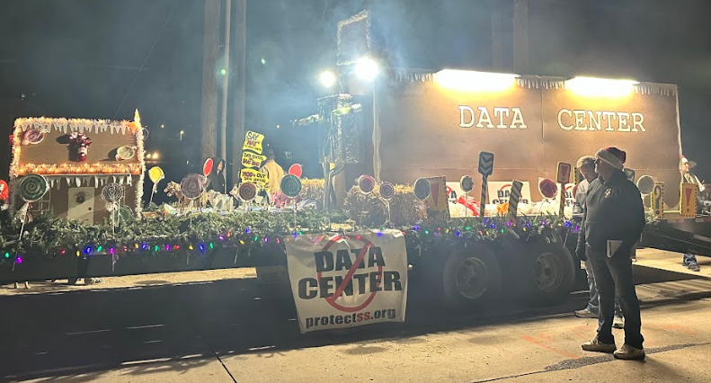 data-center-Christmas-parade-float